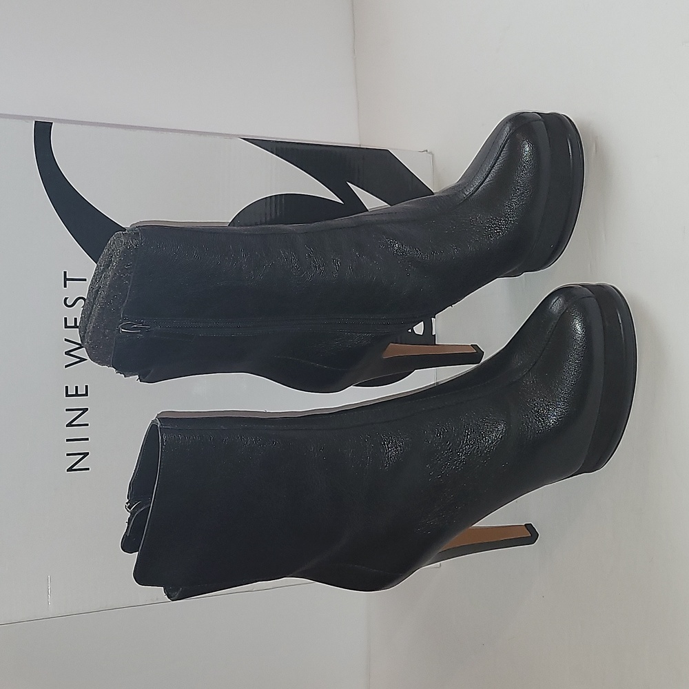 Nine West Leather Ankle Boot with Heal size 9
